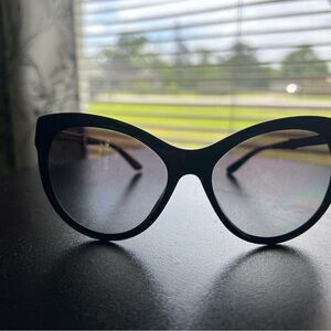 Elegant Black Sunglasses